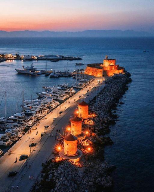 "Tete A Tete" Lux Apart In The Most Beautiful Street Of Town Rhodes City Esterno foto